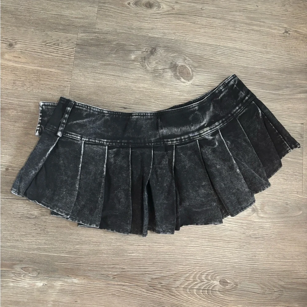 NWT Dolls Kill / Darker Wavs Modulation Pleated Denim Micro Skirt - Picture 2 of 4
